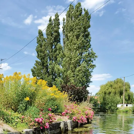 Awesome In Boucres With Kitchen Holiday home Hames-Boucres